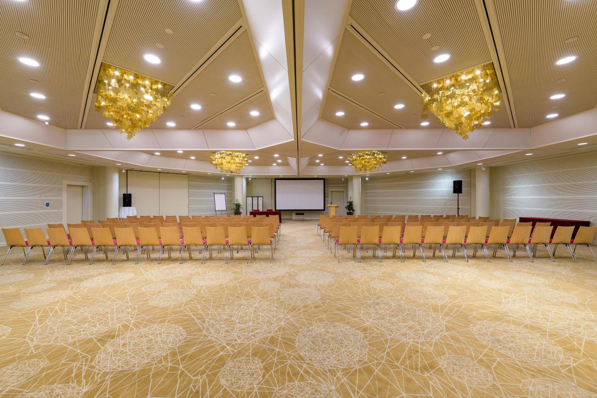 โรงแรมเมอเวนปิค โลซาน ภายนอก รูปภาพ